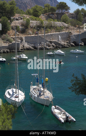 Stock Foto von Port Miou Calanque Kalksteinfelsen zwischen Cassis und Marseille Frankreich Stockfoto