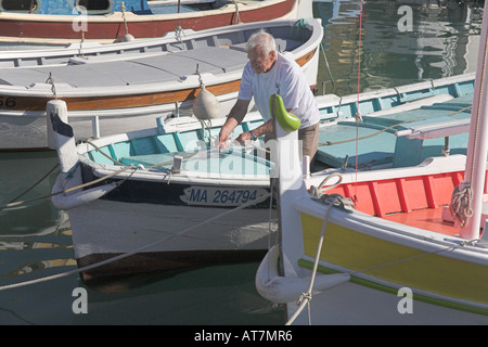 Stock Foto von alten Angeln Boote Cassis Harbour Frankreich Stockfoto