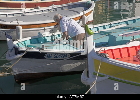 Stock Foto von alten Angeln Boote Cassis Harbour Frankreich Stockfoto