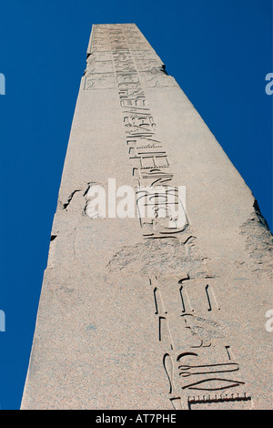 Der Obelisk der Königin Hatshepsut im Tempel von Karnak in der Nähe von Luxor am östlichen Ufer des Flusses Nil Ägypten Stockfoto