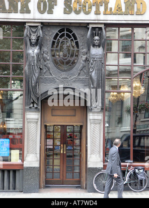 Die beiden weiblichen Figuren gebildet, die einst Teil der Fassade der P & O Steam Navigation Company Passagier-Büro. Stockfoto