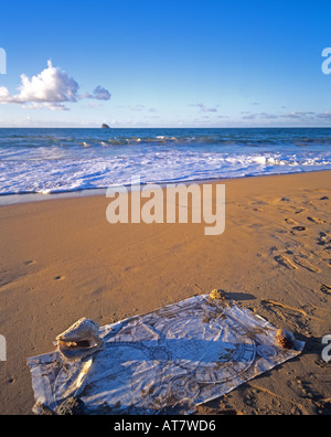 Alten Planisphäre Karte am Strand von Cluny, Sainte-Rose, Guadeloupe, Französisch-Westindien Stockfoto