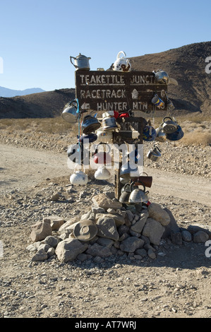 Wasserkocher-Kreuzung auf dem Weg zum The Racetrack im Death Valley in Kalifornien Nationalparks oder National Monument. Stockfoto