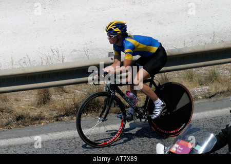 Schwedische Frauen Radfahrer Susanne Ljungskog auf der Zeit-Schnupperkurs entlang der Küstenstraße von Athen Olympische Spiele Athen 2004 Stockfoto