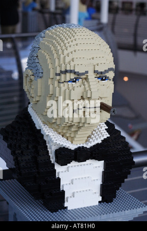 Der Kopf von Winston Churchill machte LEGO Show im Legoland Windsor Stockfoto