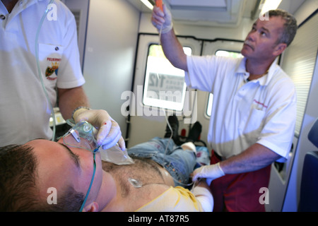 DEU, Deutschland: Rettung, Rettungsdienst, Krankenwagen, Feuerwehr. Ausbildungssituation Stockfoto