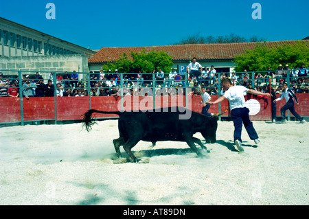 Arles, Frankreich, französische männliche Teenager Matadore in traditionellen Carmaque Stierkampf Zeremonie Feria "Stierkampf" Festival Stockfoto