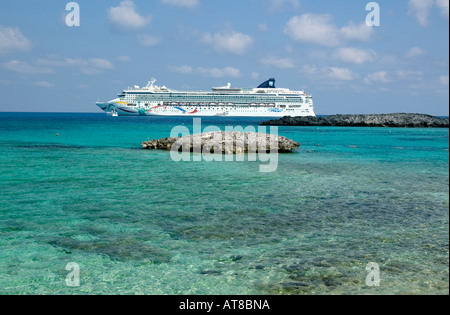Sehen Sie sich auf Kreuzfahrtschiff aus Insel Great Stirrup Cay, Bahamas Stockfoto