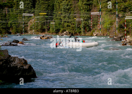 Kajaks an einem gefährlichen Fluss Stockfoto