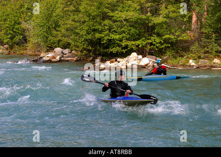 Kajaks an einem gefährlichen Fluss Stockfoto