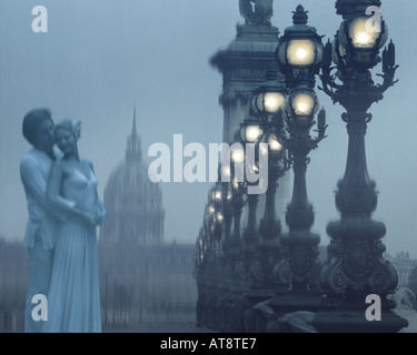 FR - PARIS: Abend am Pont Alexandre III Stockfoto