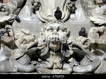 Ein Grimfaced Oger ist prominent in Brunnen aus dem 16. Jahrhundert in Roms Piazza della Rotonda Stockfoto