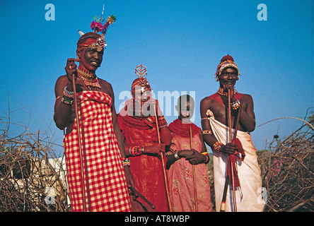 Samburu traditionelle Hochzeit-links nach rechts Trauzeuge Braut Brautjungfer Bräutigam in der Nähe von Samburu National Reserve Kenia in Ostafrika Stockfoto