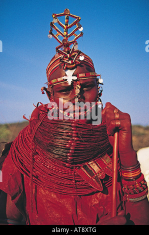 Braut im Samburu traditionelle Hochzeit geschmückt mit roten Ocker in der Nähe von Samburu National Reserve Kenia in Ostafrika Stockfoto
