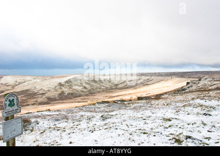 Ein Blick über Marsden Moor im Schnee Stockfoto