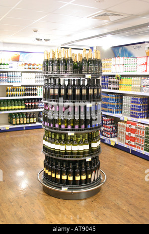 Wein in einem Supermarkt-display Stockfoto