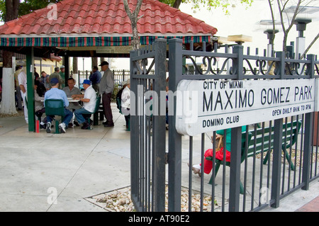 Leitende Tätigkeiten bei Maximo Gomez Park kleine Havanna Viertel Calle Ocho Miami Florida Stockfoto