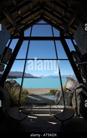 Blick auf Lake Pukaki aus des Informationszentrums mit Aoraki/Mount Cook in der Ferne, Lake Pukaki, Südinsel, Neuseeland Stockfoto