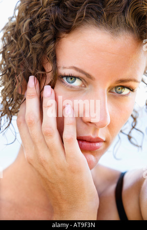 Schwere jungen kaukasischen Erwachsenfrau Viewer betrachten Stockfoto