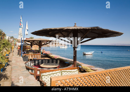 Dahab-Sinai-Halbinsel Golf von Aqaba Ägypten Asien Straßencafé und Bay im Badeort am Roten Meer Ostküste Stockfoto