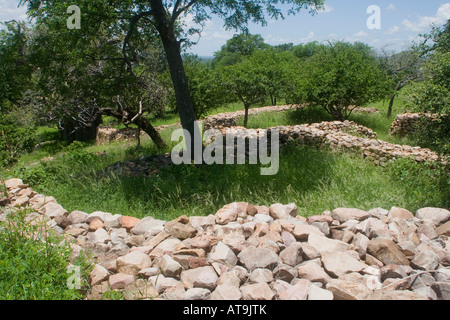 Steinmauern im Thulamela archäologische Stätte in Norden Limpopo, Südafrika, bietet einen Einblick in die afrikanische Geschichte rekonstruiert Stockfoto