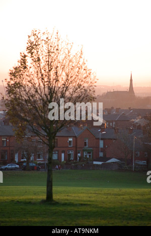 Ortskern mit Pfarrkirche aus Chesham lokaler Natur Reserve Lancashire UK zu begraben Stockfoto