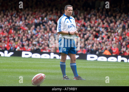 Referree Dave Pearson Wales V Italien 2008 Anzahl 2654 Stockfoto