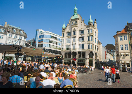 Kopenhagen, Dänemark.  Straßencafés in Højbro Plads Stroget ulica. Stockfoto