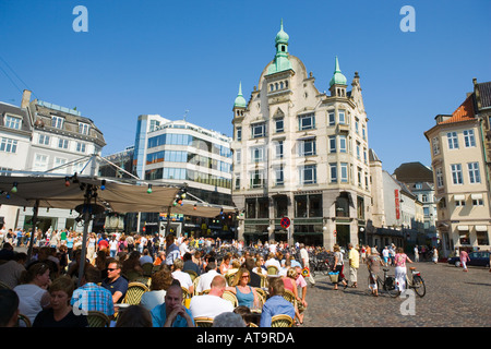 Kopenhagen, Dänemark.  Straßencafés in Højbro Plads Stroget ulica. Stockfoto