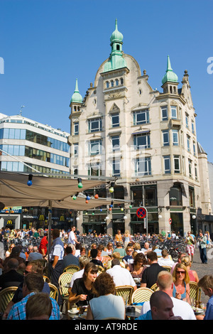 Kopenhagen, Dänemark.  Straßencafés in Højbro Plads Stroget ulica. Stockfoto