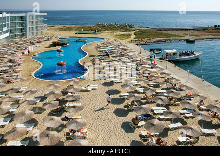 St St Constantine Helena Bucht Mole Mole Kai Urlaub Tourist Chaise Lounge Regenschirm Schwimmbad Bucht Pier Strand resort Stockfoto