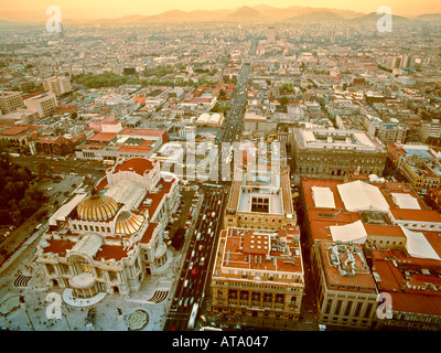 MEX-Mexiko-Mexiko-Stadt malerischen Blick von Torre Latinamericana 77m Palacio Bellas Artes linken Noth Blick auf Sonnenuntergang Stockfoto