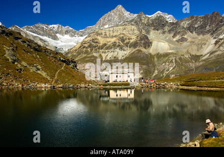 Kapelle Maria Schnee am See Schwarzsee Spitzen Oberes Gabelhorn Wellenkuppe Zermatt Wallis Schweiz Stockfoto
