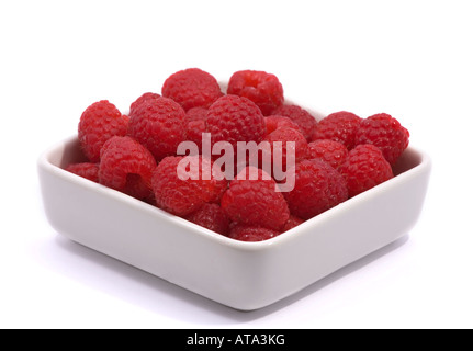 Bio Himbeeren in Keramikschale Stockfoto