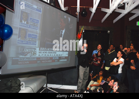 Anhänger der Präsidentschaftskandidat Sen Barack Obama am Super Tuesday sehen Partei Sacramento CA 5. Februar 2008 Stockfoto