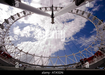 London Eye über Kopf Stockfoto