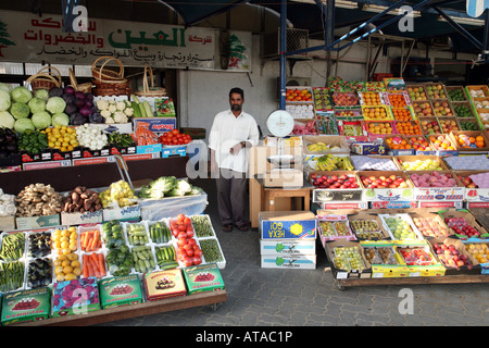 Stall Keeper, Obst und Gemüse-Markt, Abu Dhabi Stockfoto