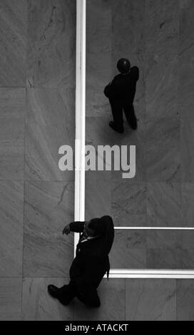 In New York City im MoMA Museum of Modern Art Sicherheit im Museum Stockfoto