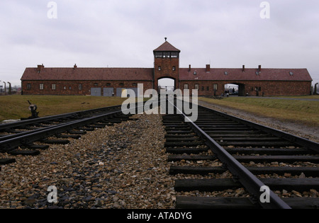 Das Main Gate of Auschwitz II KZ, Polen Stockfoto