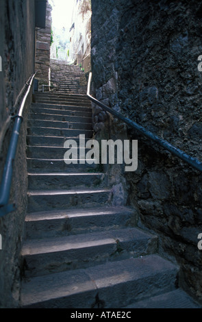 Ein Durchgang in Portovenere Cinque Terre Italien Stockfoto