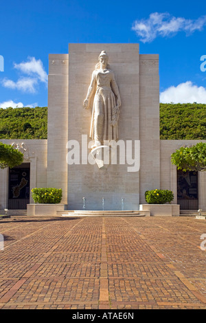 NAT Memorial Cemetery of the Pacific. Denkmal-Statue wacht über den Friedhof. Honolulu, Hawaii. Stockfoto