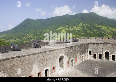 Kanon an Wänden in Brimstone Hill Festung St. Kitts Stockfoto