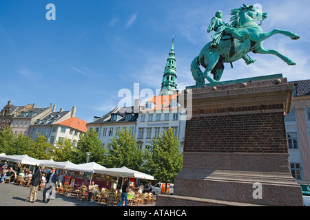 Kopenhagen Dänemark Reiterstatue von Bischof Absalon 1128 1201 in Højbro Plads Stockfoto