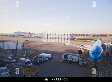 Manchester England UK Februar mit Blick auf die Schürzen am Terminal 2 des Flughafen Manchester Stockfoto