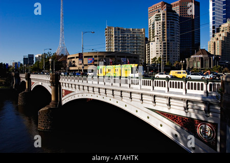 Melbourne Australien / Princes Bridge ca. 1888. Der Arts Centre Precinct kann im Hintergrund zu sehen... Stockfoto