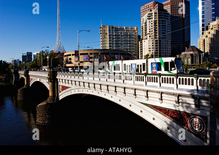 Melbourne Australien / Princes Bridge ca. 1888. Der Arts Centre Precinct kann im Hintergrund zu sehen... Stockfoto