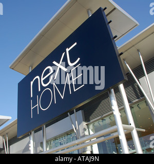 Next Home Shop Zeichen und Vordach über Eingang am Seeufer aus Stadt Retail Park shopping Komplex Stockfoto