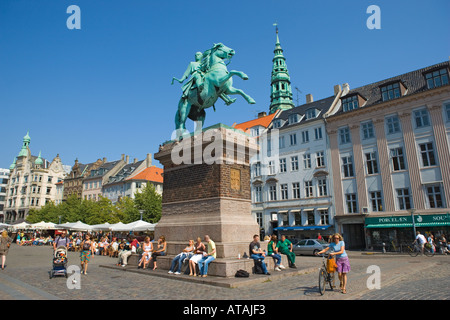 Kopenhagen Dänemark Reiterstatue von Bischof Absalon 1128 1201 in Højbro Plads Stockfoto