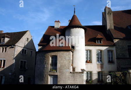 Straßenansicht in Dole, ehemalige Hauptstadt des französischen Jura, von Louis Pasteur Geburtshaus Stockfoto