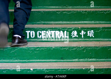 Treppe zur Fähre von TST nach Hongkong Central Pier Stockfoto